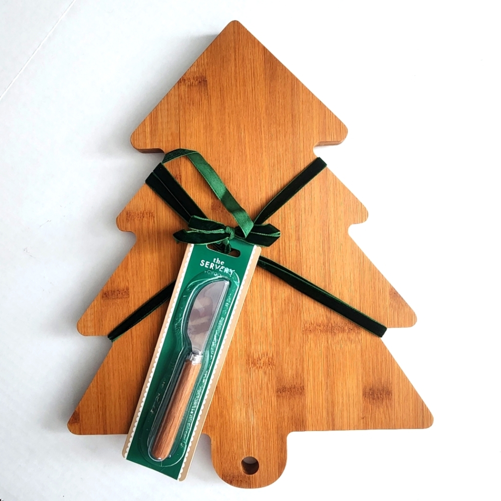 Christmas Tree Cheese Board With Knife Bamboo Charcuterie Board 11" x 14" NEW